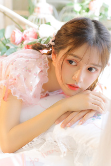 蜘蛛网中的女孩